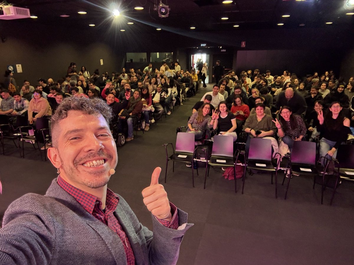 midudev's tweet image. Voy a dar una charla delante del alcalde de Barcelona, el CEO de la MWC y 200 alumnos top. ¡Deséame suerte!