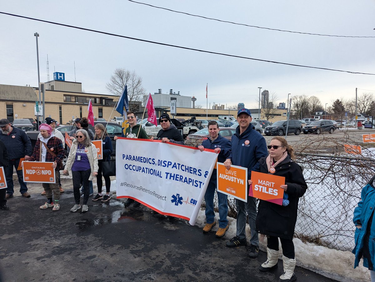 cupe911's tweet image. CUPE 911 was out yesterday alongside other healthcare unions to speak on the challenges we face in emergency services. Thank you to Wayne Gates, Dave Augustyn and Marit Stiles for listening and recognizing the importance of supporting frontline workers. #CUPE911 #Healthcare