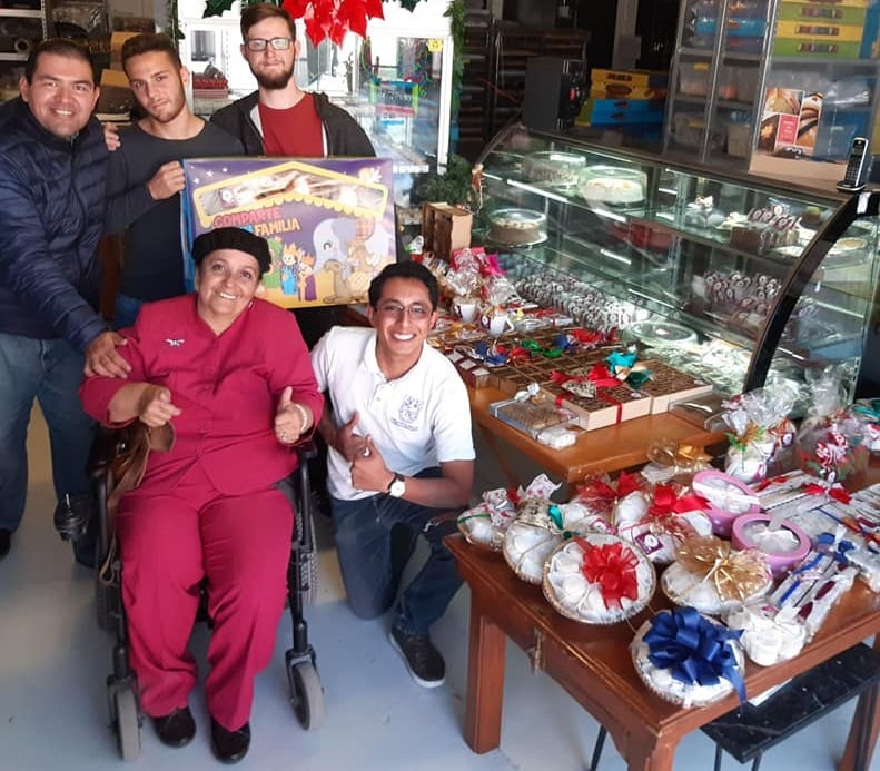 SOS Discriminación Internacional Querétaro reconoce a Ana Yolanda López Domínguez por bridar trabajo incluyente con Pan Q’ Ayuda, erradicando así la discriminación laboral hacia personas con discapacidad, adultos mayores y mujeres cabeza de familia.
informativodequeretaro.com/organizaciones…