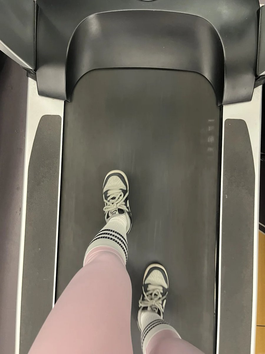I would like to advise those sisters who only climb hills in the gym after work to eat a banana after training🍌It is best to climb hills after anaerobic exercise. You will lose weight coolly!!!