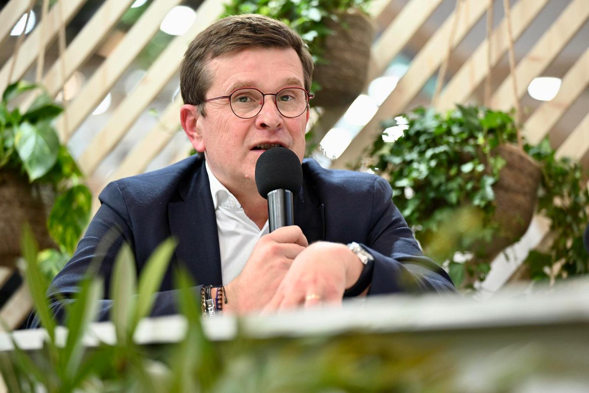 La Coopération Agricole (@lacoopagricole) on Twitter photo #SIA2025LCA |
🎤 "la #RSE, un levier de croissance et de résilience pour les agriculteurs" - Aux côtés d’#OlivierClyti et de <a href="/SimonLEFVRE1/">Simon LEFÈVRE</a>, @florencepradier est sur la Plateau TV d’@Inivivo pour parler de RSE dans le monde agricole #CultivonsLesEchanges #SIA2025LCA |
🎤 "la #RSE, un levier de croissance et de résilience pour les agriculteurs" - Aux côtés d’#OlivierClyti et de <a href="/SimonLEFVRE1/">Simon LEFÈVRE</a>, @florencepradier est sur la Plateau TV d’@Inivivo pour parler de RSE dans le monde agricole #CultivonsLesEchanges