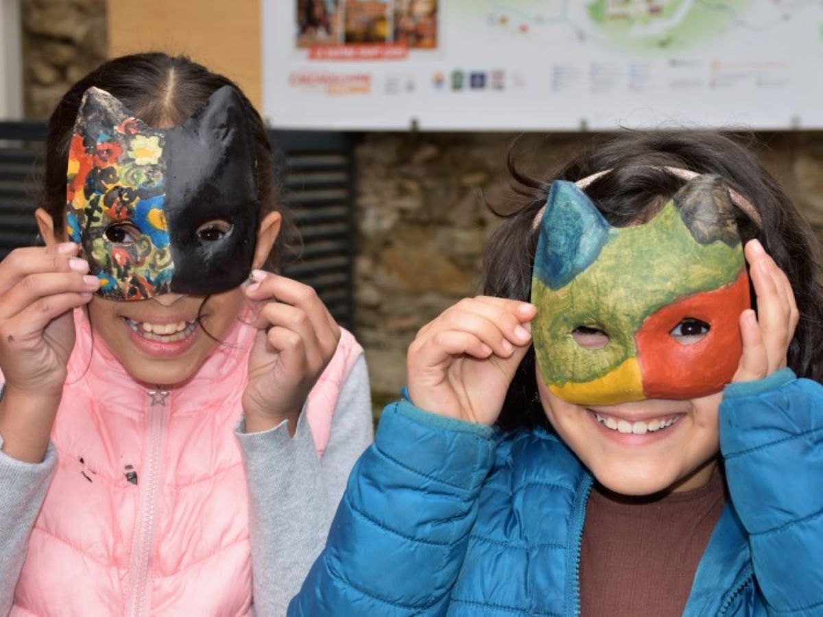 🎭#Carnaval à #Carcassonne ! Viens fêter avec nous !
Découvre une tradition ancestrale ! ✨ Atelier unique : fabrique ta peinture, décore ton masque et découvre l'histoire du Carnaval !  Danse, rire et joie garantis ! 💃 RDV le 4 mars à 14h15🌟

👉 reservation.tourisme-carcassonne.fr/atelier-au-moy…