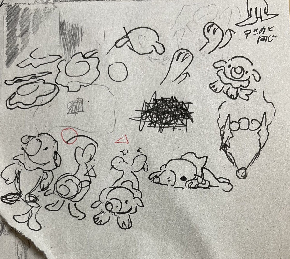 特に何も描いてないからしごt…隙間時間の落書き貼る
右上のがゆるくて好き 