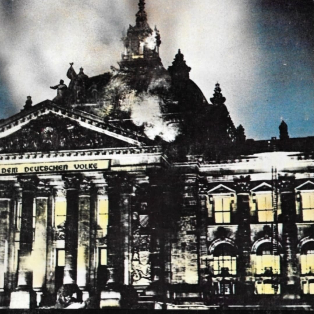 sebasugarte's tweet image. Today, February 27, the Reichstag fire of 1933 in Berlin marks a pivotal moment in history. This event was exploited to suspend civil liberties and pave the way for Nazi consolidation, radically reshaping German politics. #ReichstagFire #Berlin #History