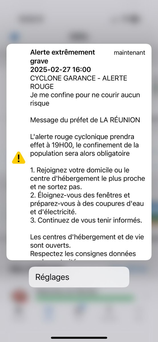 MrMacatia's tweet photo. Alerte reçue pour #Garance. #cyclone #meteo974 #LaRéunion https://t.co/l7wCkzODUF