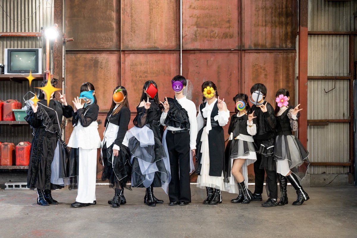 Colours_1127's tweet image. 【Coloursからのお知らせ💌】
明日2/28(金)20:00にとある曲を投稿します✨初出しなのでご覧いただけたら嬉しいです😈😈