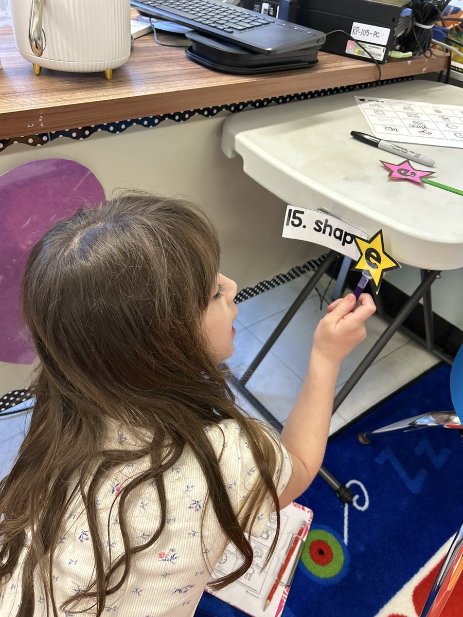 Using Magic e wands!!Students loved searching around the room to change a word to a new word by adding Magic e ! ⭐️🌟✨💫#RPfamily , <a href="/MergnerMTPS/">Amanda Mergner</a>