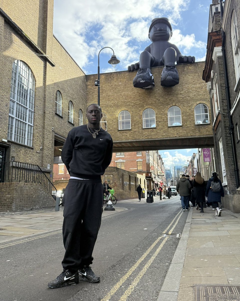 CLINT419's tweet image. SLAWN x NIKE AIRMAX 90.
POP UP THIS SATURDAY 1ST MARCH.
TRUMAN BREWERY, LUNDUN.

GO SLAWN OR GO HOME. 

AMEN.

OK BYE GIVING CLINT HIS PHONE BACK.