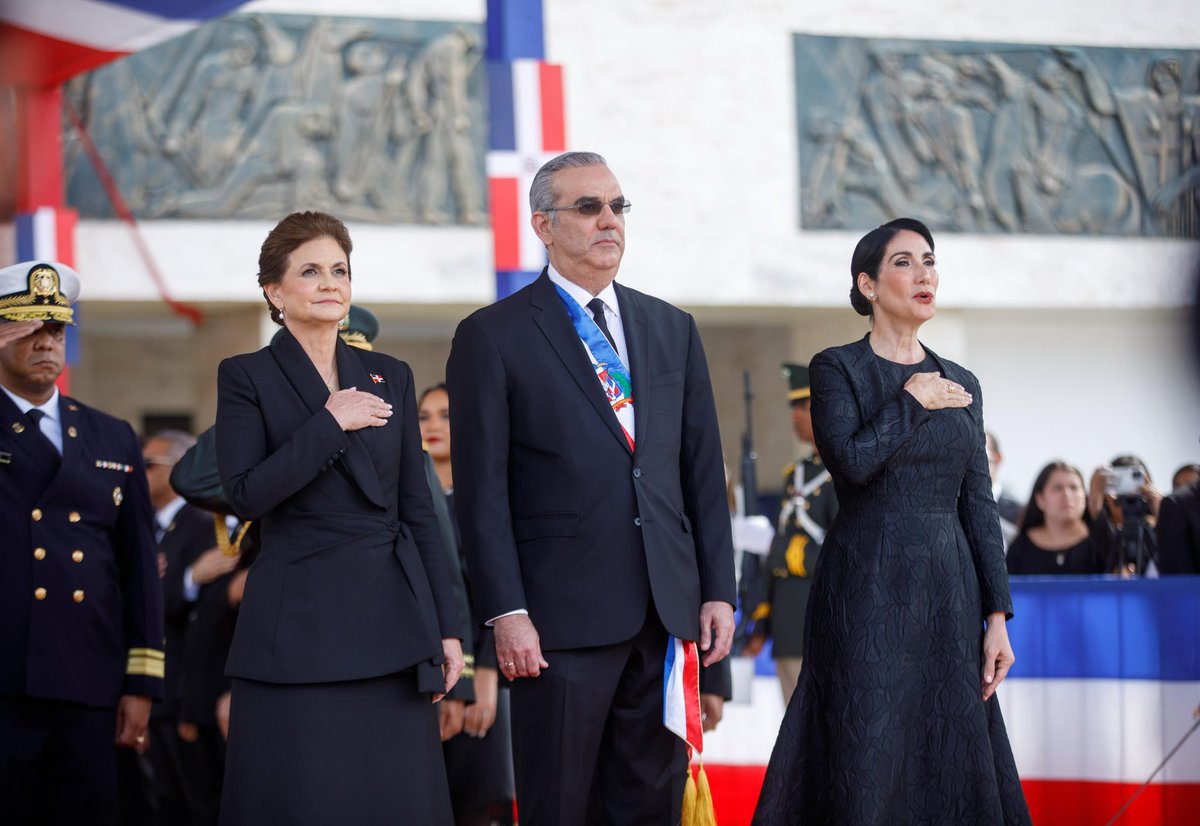 Luis Abinader (@luisabinader) on Twitter photo Sigamos adelante, con la mirada fija en el horizonte y el corazón lleno de esperanza. Porque este es nuestro tiempo, este es nuestro país. Juntos, construiremos la República Dominicana que queremos. ¡Que viva nuestra patria! #RendiciónDeCuentas2025🇩🇴 Sigamos adelante, con la mirada fija en el horizonte y el corazón lleno de esperanza. Porque este es nuestro tiempo, este es nuestro país. Juntos, construiremos la República Dominicana que queremos. ¡Que viva nuestra patria! #RendiciónDeCuentas2025🇩🇴