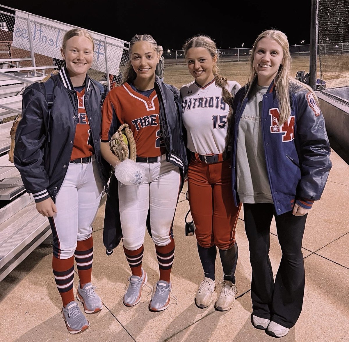 Spent my night watching my Sox sisters play some high school ball. What a game between Lewisburg and South Panola!

I am beyond blessed to have played ball with these ladies for so many years. 

We’ll always be family. 💙