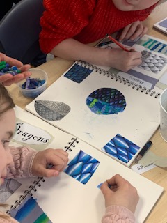 Amazing art work being created by Y1/2 pupils at St George’s. The children are lucky to have an enthusiastic teacher who is also an artist in her own right, and be part of a Trust that supports our schools to encourage and develop creativity. #AllOurChildren <a href="/StGeorgesPlym/">St. George's</a>