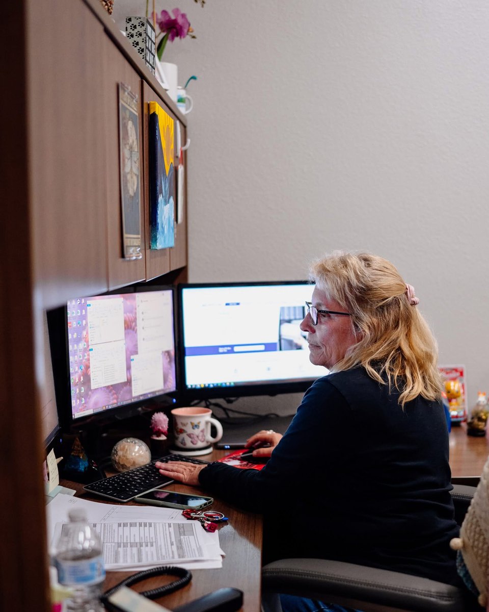 ShowMeLogistics's tweet image. Keeping operations running like a pro! 💪 From spreadsheets to shipments, Laura, our Accounting Manager, making sure every detail is in place! 💻📦 #LogisticsInAction #BehindTheScenes #ShowMeTeam