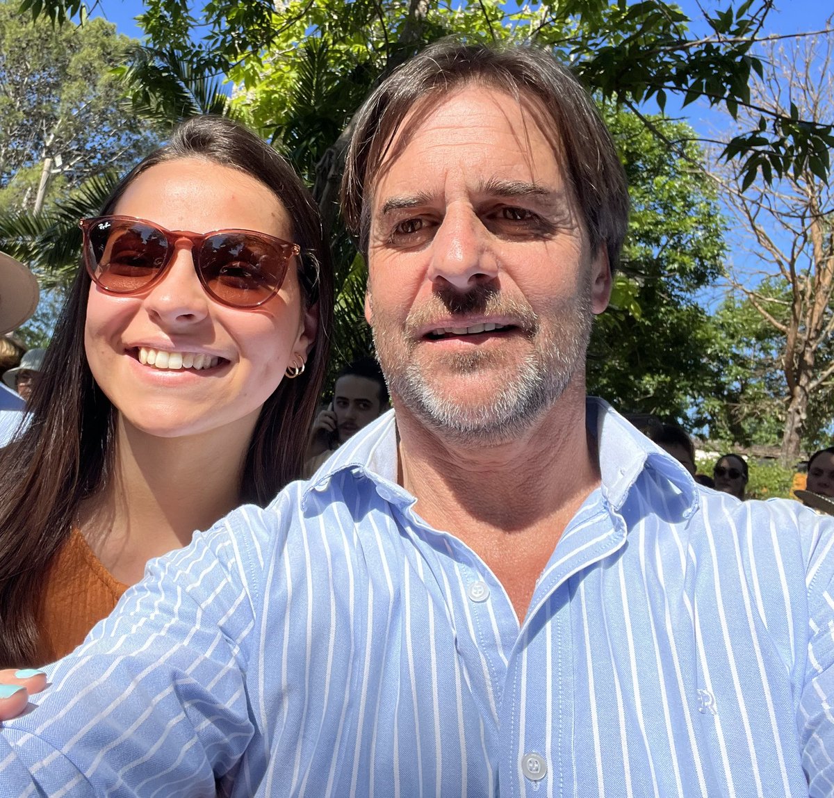 #OrgullosamenteGRACIAS 
<a href="/LuisLacallePou/">Luis Lacalle Pou</a>