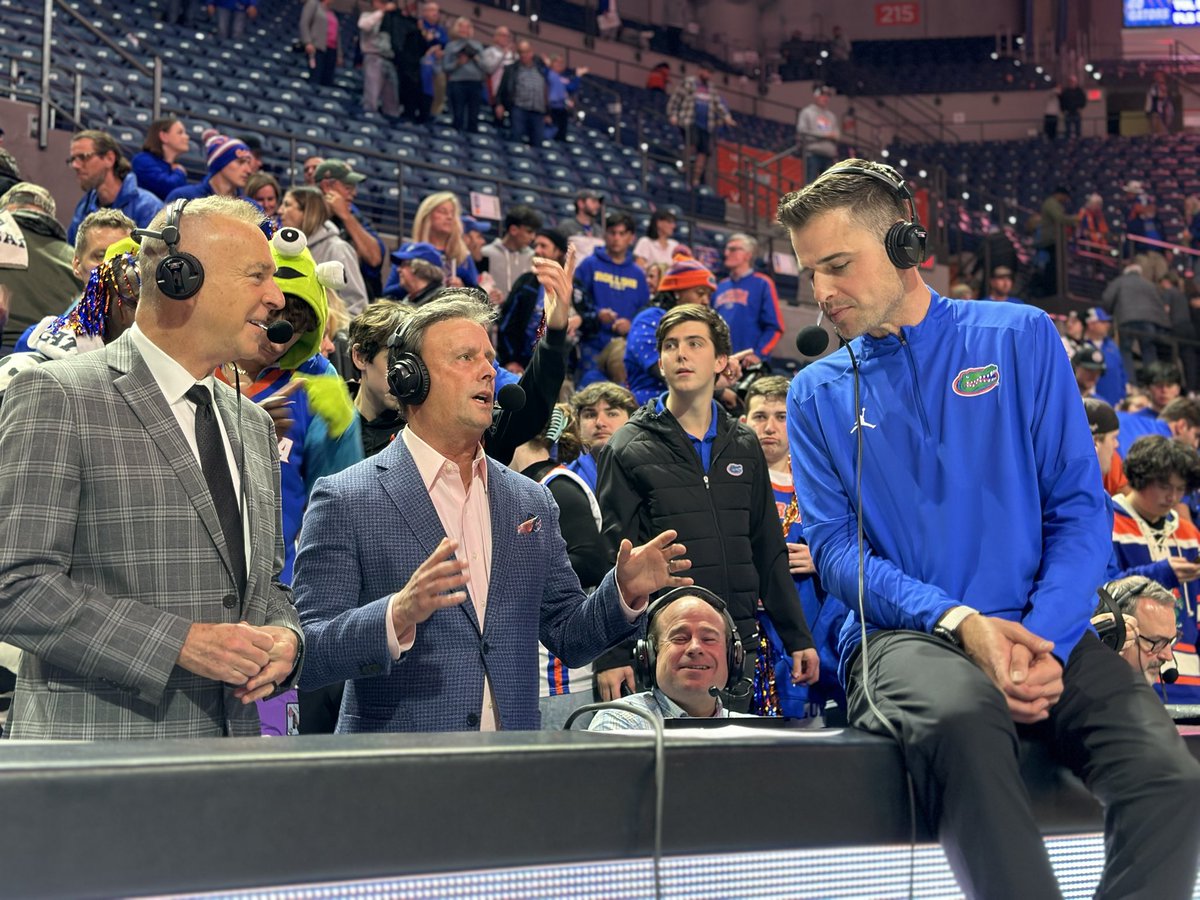 DannyBurtless's tweet photo. Very happy to be working in sports broadcasting! https://t.co/YK102K7Cnu