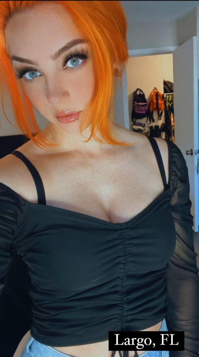 RandomJerker2's tweet image. Of course my wife is more than a fat ass..
She has fat tits as well