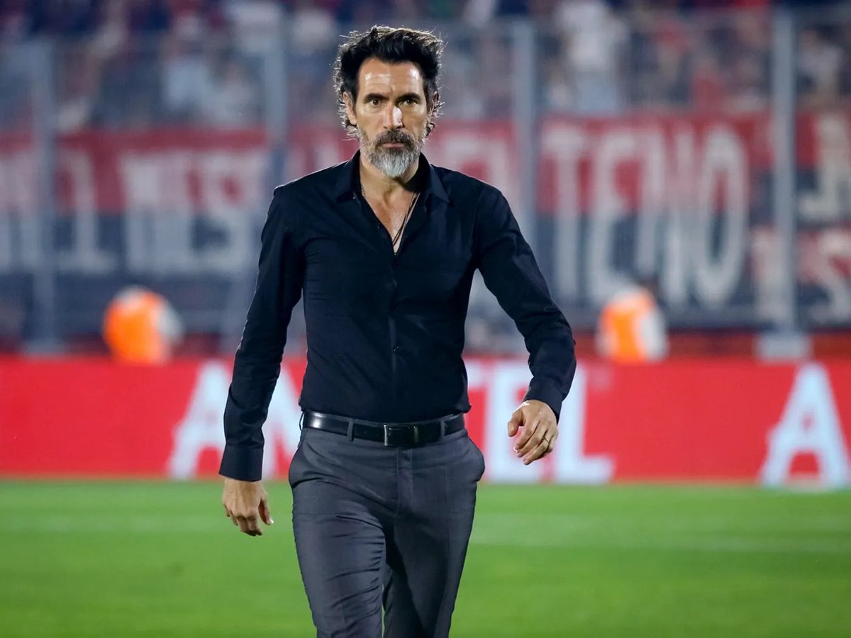 En mi opinión, y que me disculpe la gente de Estudiantes (?), pero el técnico de Boca no debería ser otro que Eduardo Domínguez. 
Campeón en todas partes, serio, no inventa nada raro y muestra una evolución casi permanente. 
Hay que cumplirle cualquier condición que pida.