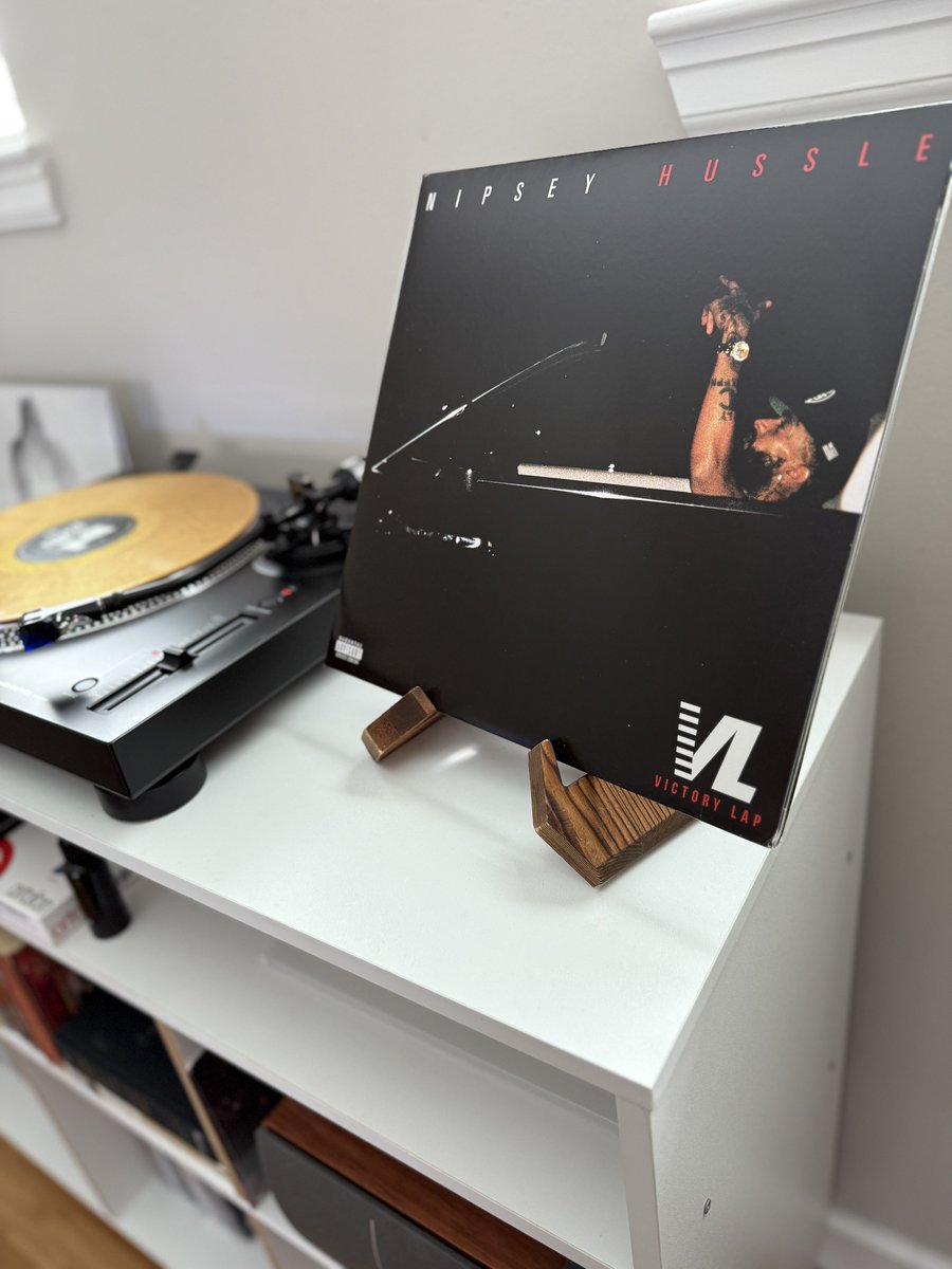 tsanders__'s tweet image. This album is really therapy for me:
Nipsey Hussle PM
Victory Lap 💿