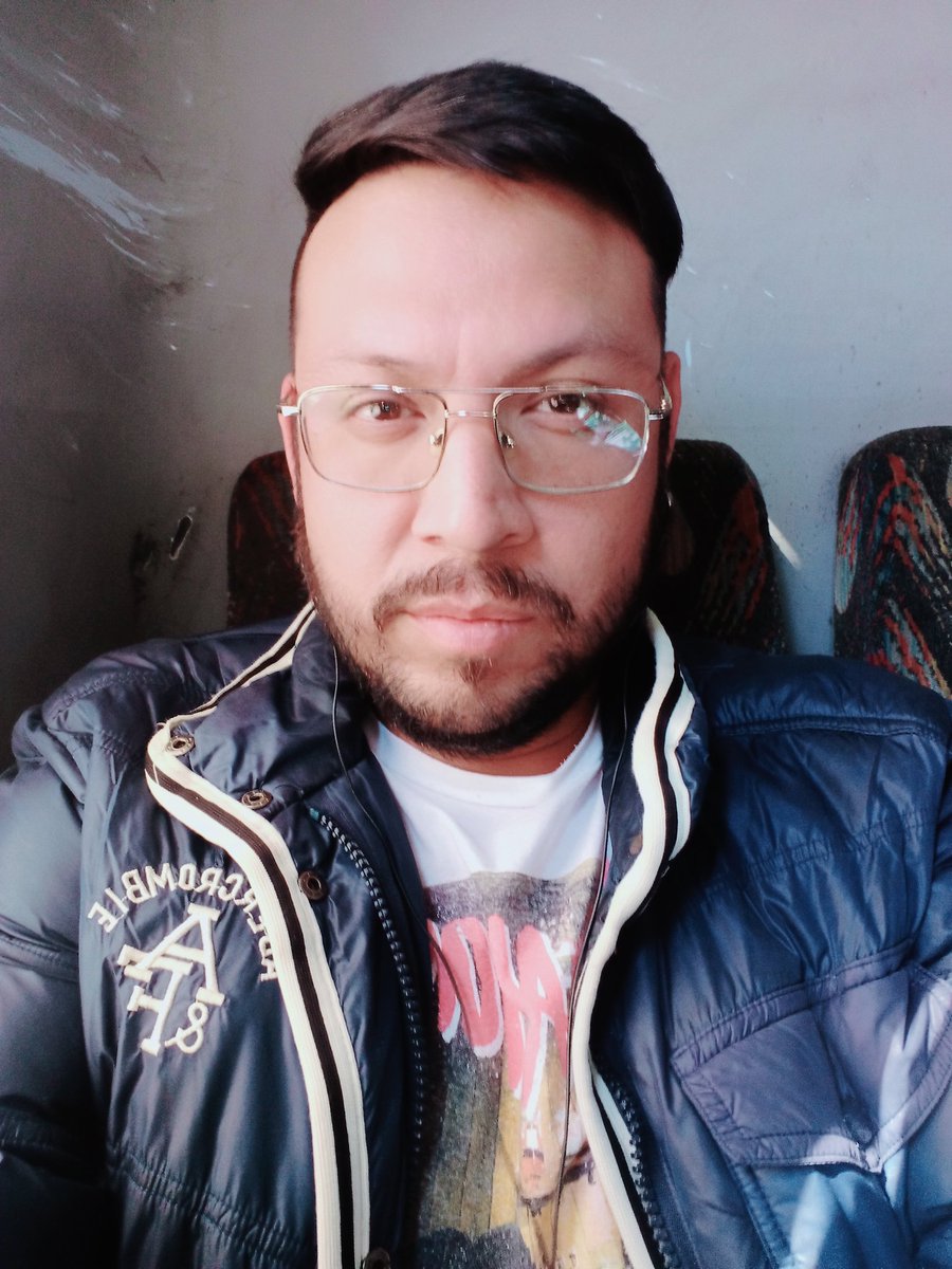 De: Mí.
Para: Ti y para Mí.
Nadie nos preparo para lo que ibamos a vivir, las cosas simplemente pasaron y cuando nos dimos cuenta ya estabamos ahí, atravesando algun momento difícil, a veces llorando en silencio, pero a pesar de todo hemos sobrevivido y seguimos adelante cada día