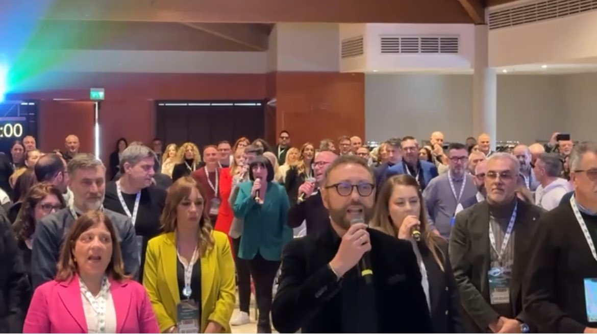 FisascatRoma2's tweet photo. ✔️❇️Al via, allo Sheraton Rome Hotel, il V Congresso della Fisascat-Cisl di Roma Capitale e Rieti, con l’Inno d’Italia. 
Dopo mesi di assemblee, incontri, dialoghi con i lavoratori, speranze e idee condivise, hanno inizio i lavori! ❇️✔️#protagonismoepartecipazione https://t.co/dsRGEZjFha
