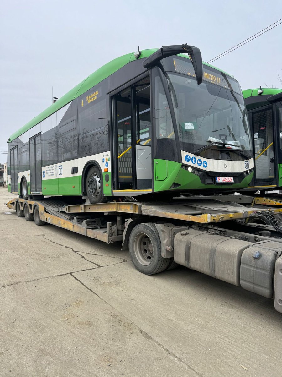 Hisse_PhD's tweet image. #Borsa #Karsn Romanya iş ortağı Anadolu Automobil Rom, Satu Mare'ye teslimatlarına devam ediyor. 4 adet #Karsan #eATA elektrikli otobüs daha Satu Mare'ye teslim edildi. Ocak ayı sonunda filoya giren ilk dört Karsan e-ATA elektrikli otobüsün ardından, şimdi de dört araç daha