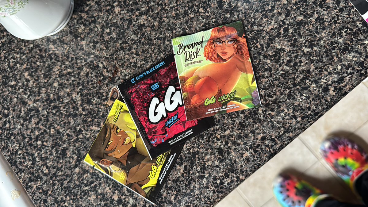 the_aguacate's tweet image. @SavinTheBees @GamerSupps samples just came in let see which one ima buy out #codehive