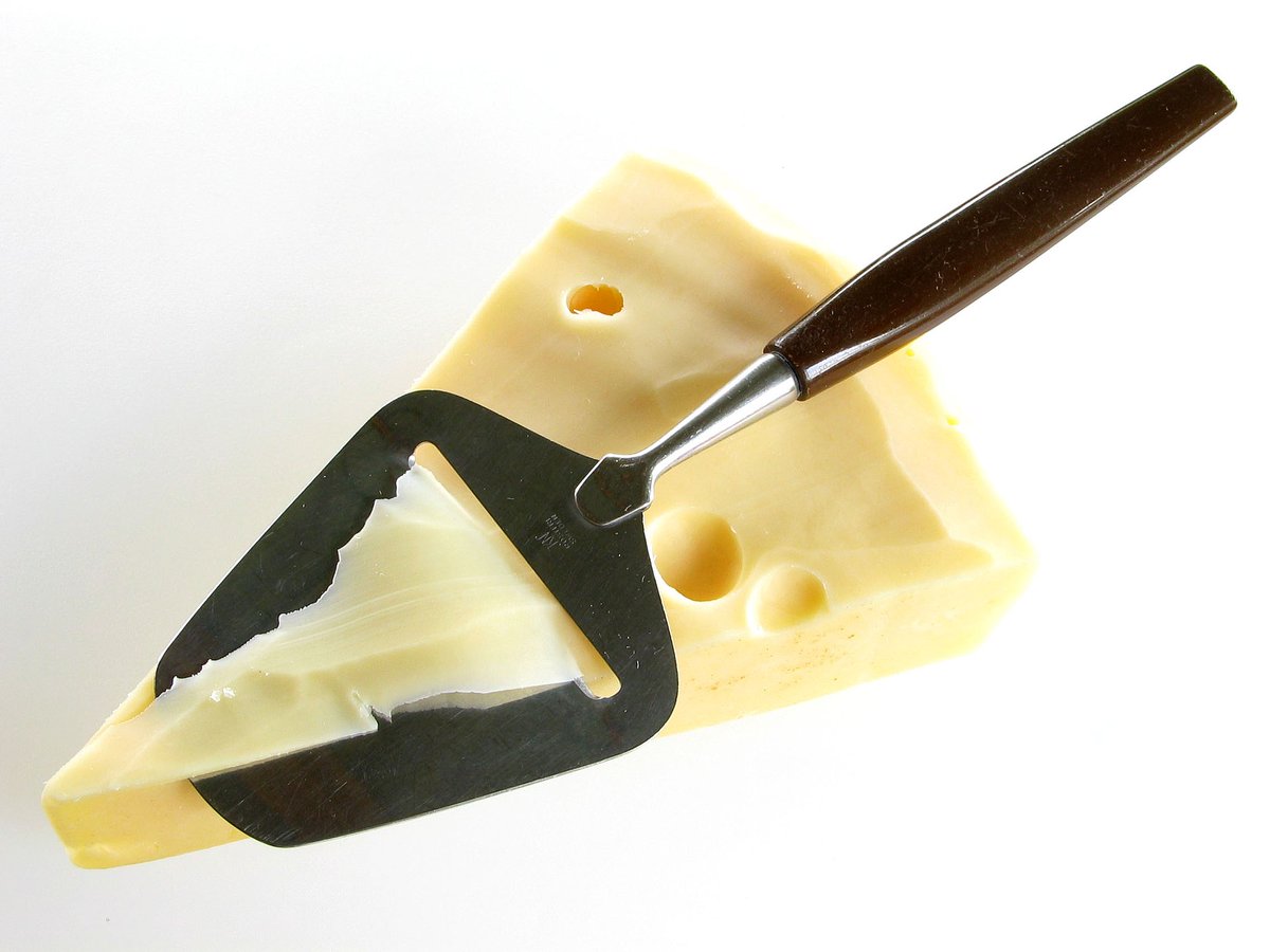 100YearsAgoNews's tweet photo. Feb. 27, 1925: A cheese slicer that pares evenly using a blade inside a slot is patented by Norwegian inventor Thor Bjørklund. The ostehøvel (“cheese plane”) is inspired by Bjørklund’s profession as a carpenter and will be a mainstay of Scandinavian households. https://t.co/WH7U5p1Gl5