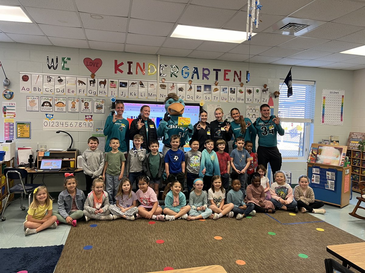 CCU_SADE's tweet image. What a morning!! We had over 100 student-athletes visit 16 schools today for our Caring for Kindergartners event!!📚👌📚👌
@UnitedWayHorry
Our student-athletes are making an IMPACT! #TealImpact #ChantsUp