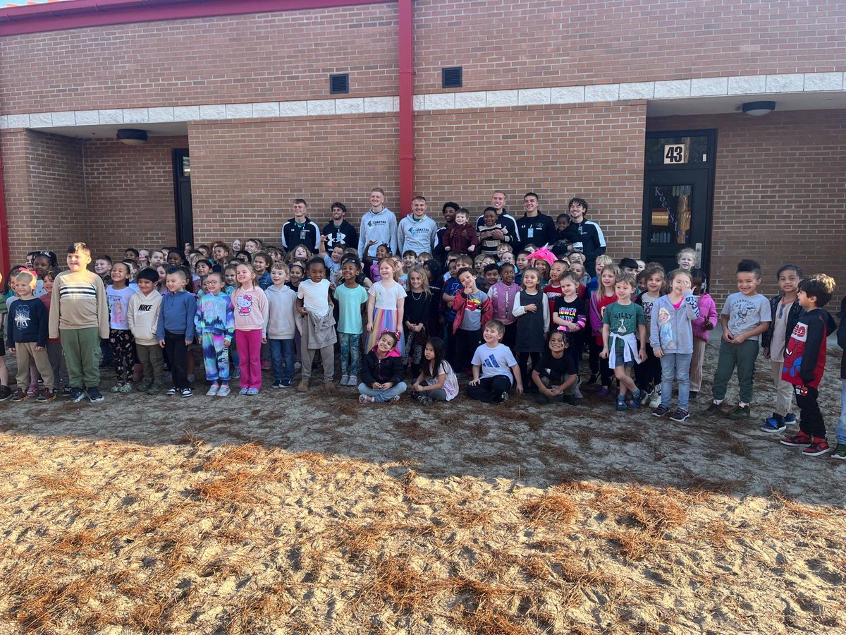 CCU_SADE's tweet image. What a morning!! We had over 100 student-athletes visit 16 schools today for our Caring for Kindergartners event!!📚👌📚👌
@UnitedWayHorry
Our student-athletes are making an IMPACT! #TealImpact #ChantsUp