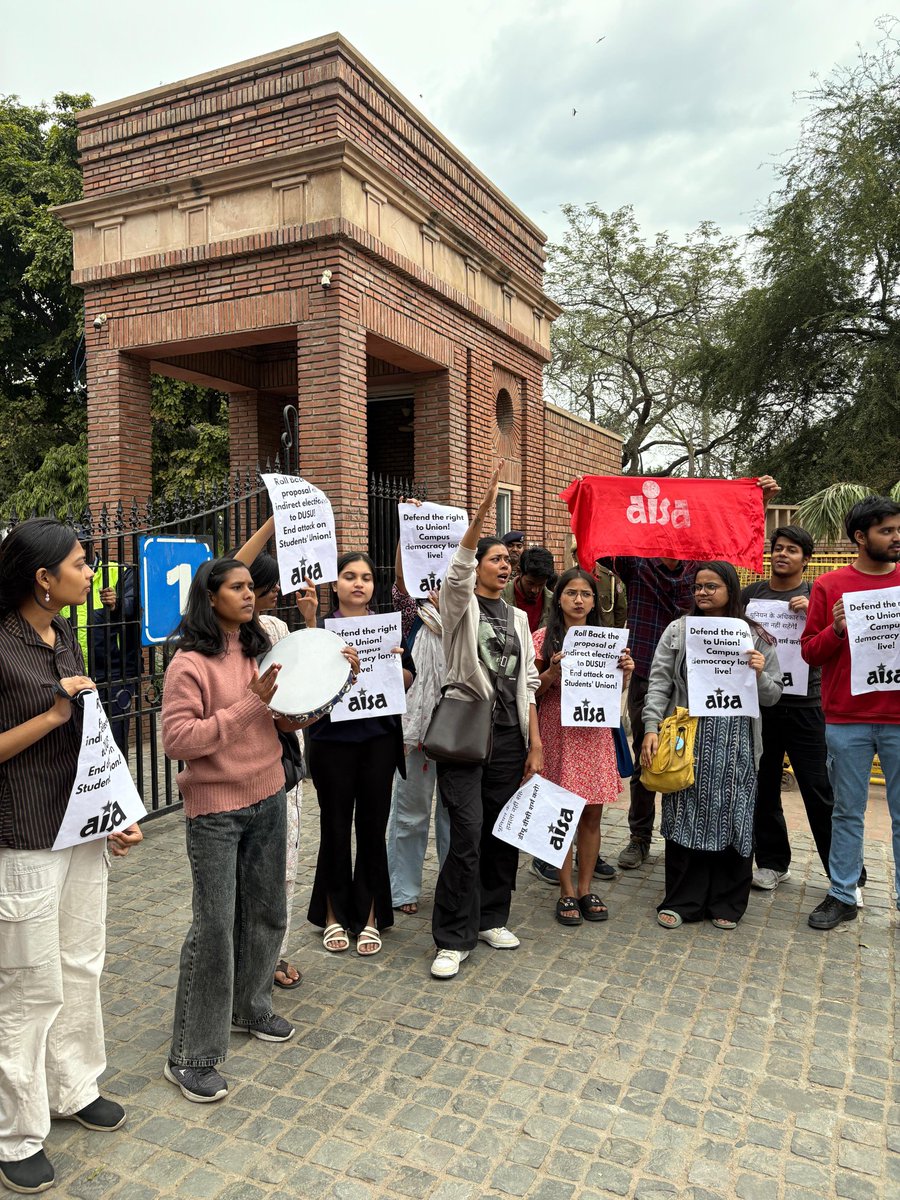 anjali__27's tweet image. यूनियन के अधिकार पर हमला नहीं सहेंगे!
Defend the right to Union!
Today, AISA protested at Delhi University Vice Chancellor's Office against the proposal to the DU Executive Council of indirect elections to the DU Students' Union!
Right to Union long live!