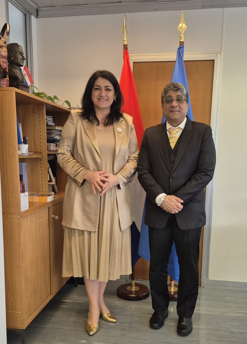 Paraguay en Unesco (@delegacionpy) on Twitter photo El embajador de la <a href="/IndiaatUNESCO/">India at UNESCO</a> <a href="/VishalVSharma7/">Vishal V. Sharma 🇮🇳</a> realizó una visita de cortesía a la embajadora <a href="/nancyovelar7/">Nancy Ovelar</a>
El encuentro fue una oportunidad para reafirmar el apoyo mutuo en asuntos prioritarios dentro de la organización internancional.
🇮🇳🇵🇾 El embajador de la <a href="/IndiaatUNESCO/">India at UNESCO</a> <a href="/VishalVSharma7/">Vishal V. Sharma 🇮🇳</a> realizó una visita de cortesía a la embajadora <a href="/nancyovelar7/">Nancy Ovelar</a>
El encuentro fue una oportunidad para reafirmar el apoyo mutuo en asuntos prioritarios dentro de la organización internancional.
🇮🇳🇵🇾