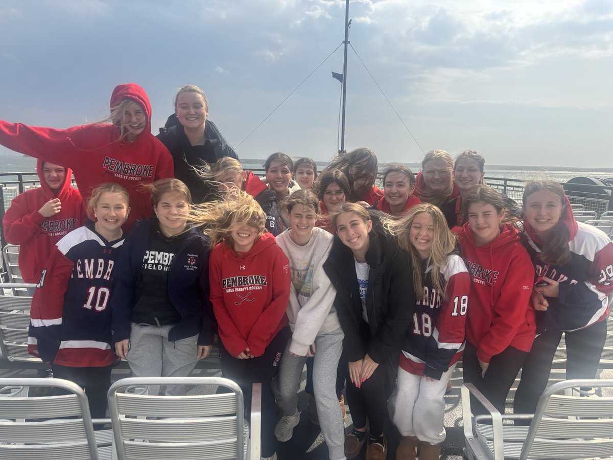 Girls Hockey heading to the Vineyard. Extra 💨 💨 on the ⛴️