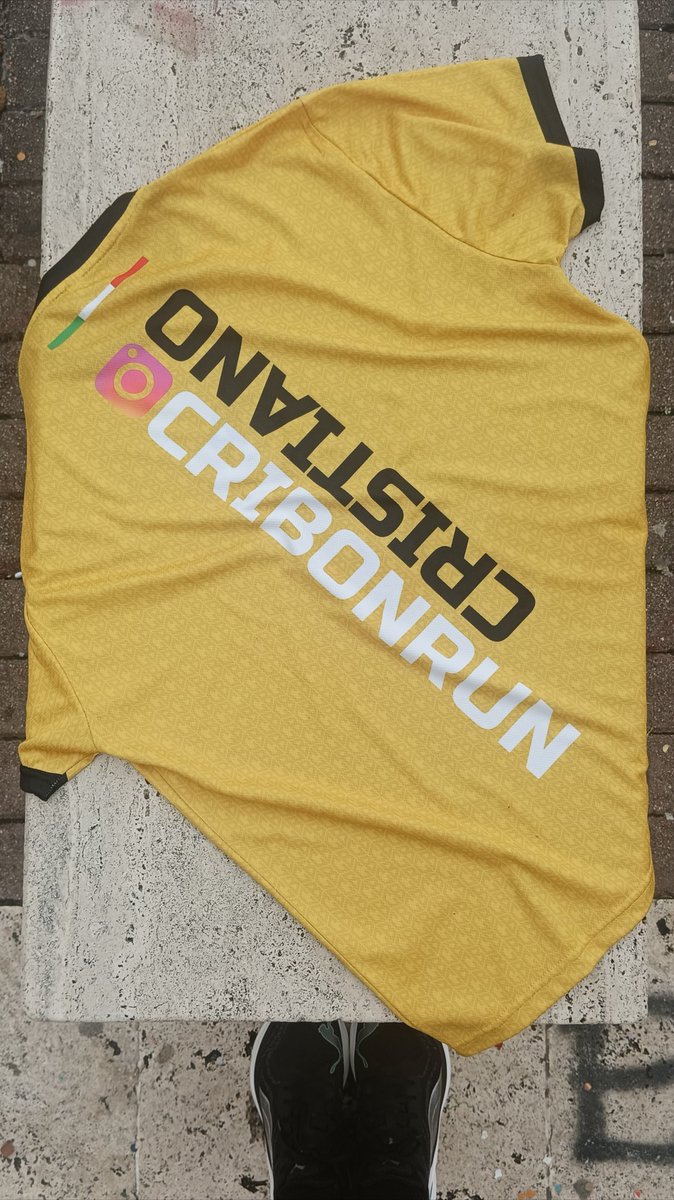 wear_cb's tweet photo. 2025 @cribonrun x @wear_cb

💡Design made for my Running competitions for the year 2025, pattern made by repeating the logo throughout the area of the shirt and applying black edges to the ends.

#Run #Running #Runner #HalfMarathoner #CBRunning #CBDesign #CBKits #WearCB https://t.co/sKciLx0NE1
