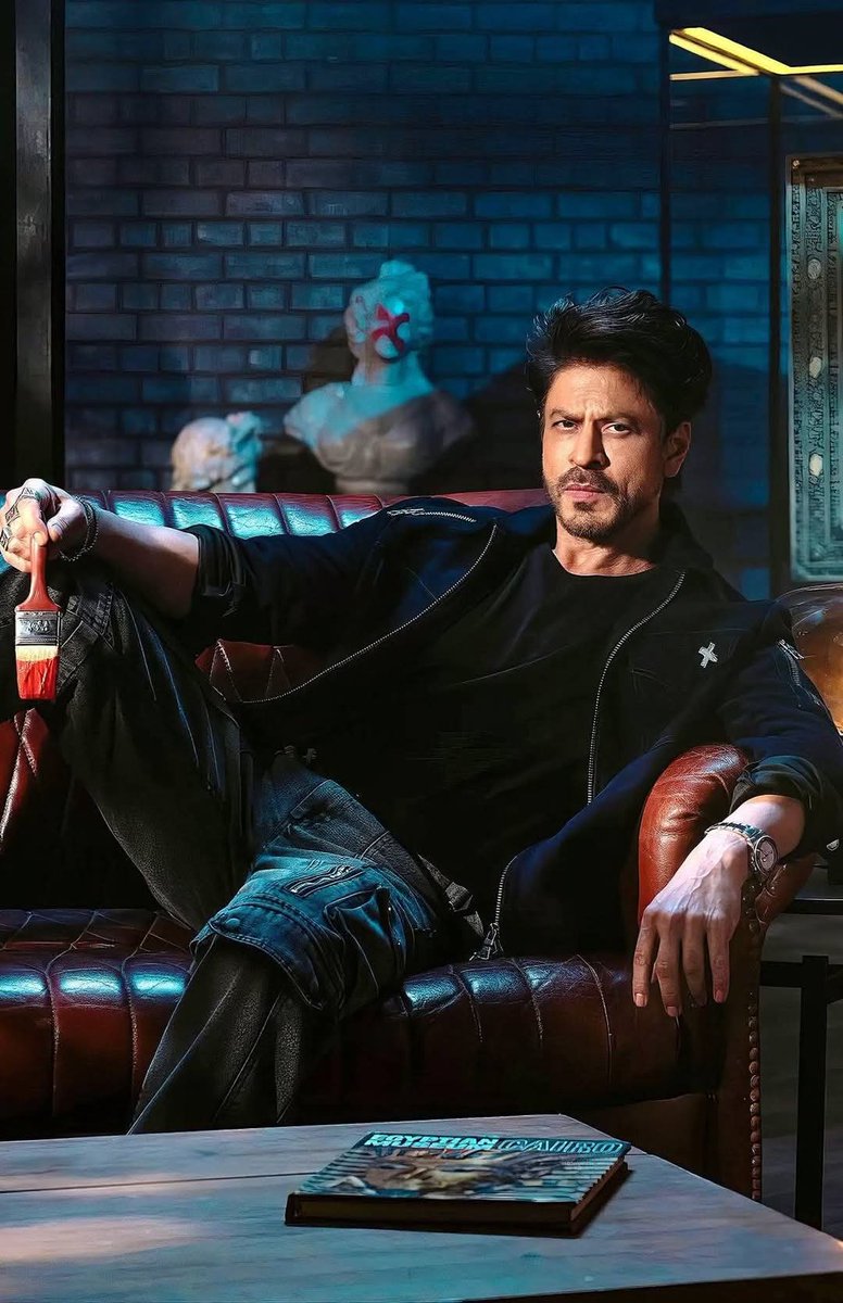 SrkiansM's tweet photo. Dashing look at it's peak ❤‍🔥💥#shahrukhkhan #srk #king #SRKiansmulti #love #smile #kingkhan
@iamsrk https://t.co/jWmVSbqKvv