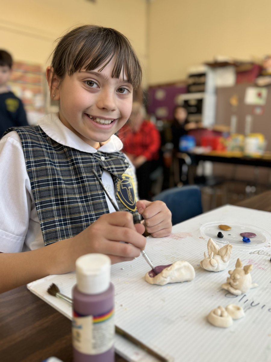 icschool_online's tweet image. Clay time! 🍄 ICS Clay Creatures Afterschool Club creations! #Arted #IncredibleCatholicStudents @icsartsmart @ArchNY_Schools