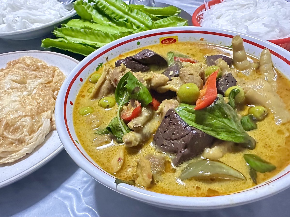 แกงเขียวหวานไก่ 😋 ตักข้าวมาค่ะ 😁