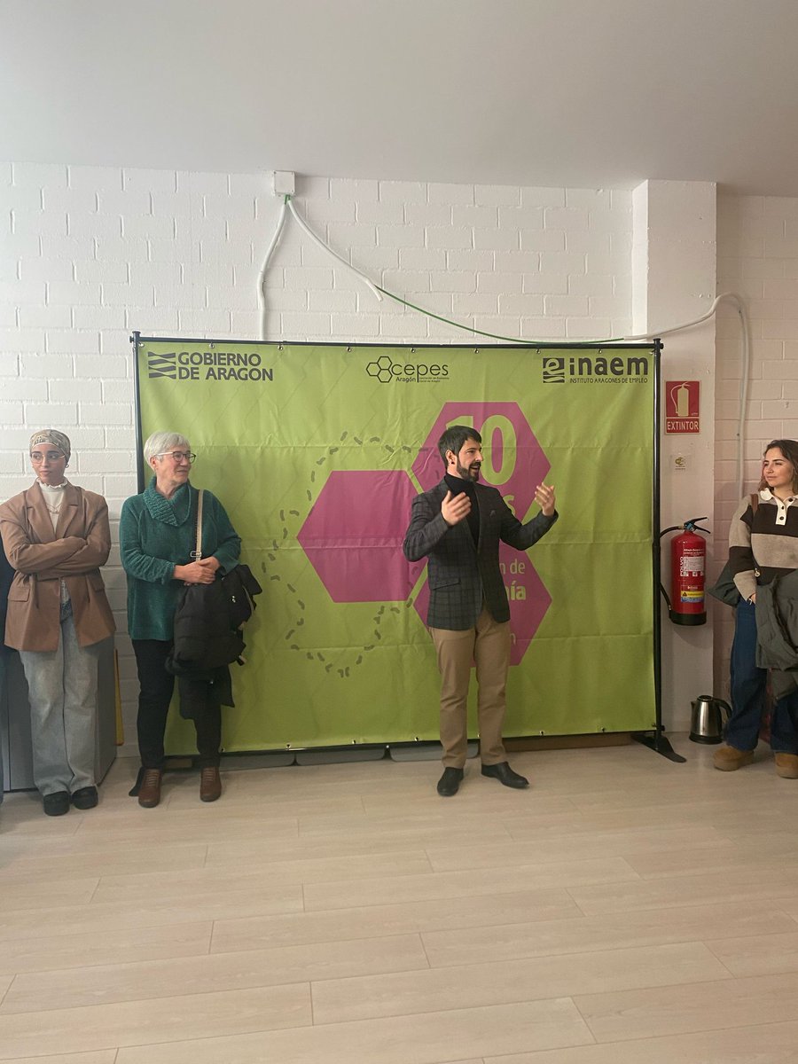Hoy todas las entidades de Aragón hemos sido #economiasocial para acompañar a <a href="/CEPES_Aragon/">CEPES Aragón. Asociación Economía Social Aragón.</a>   en la inauguración de su nuevo espacio de trabajo

#aragonvoluntario #aragonsocial #economiasocialysolidaria