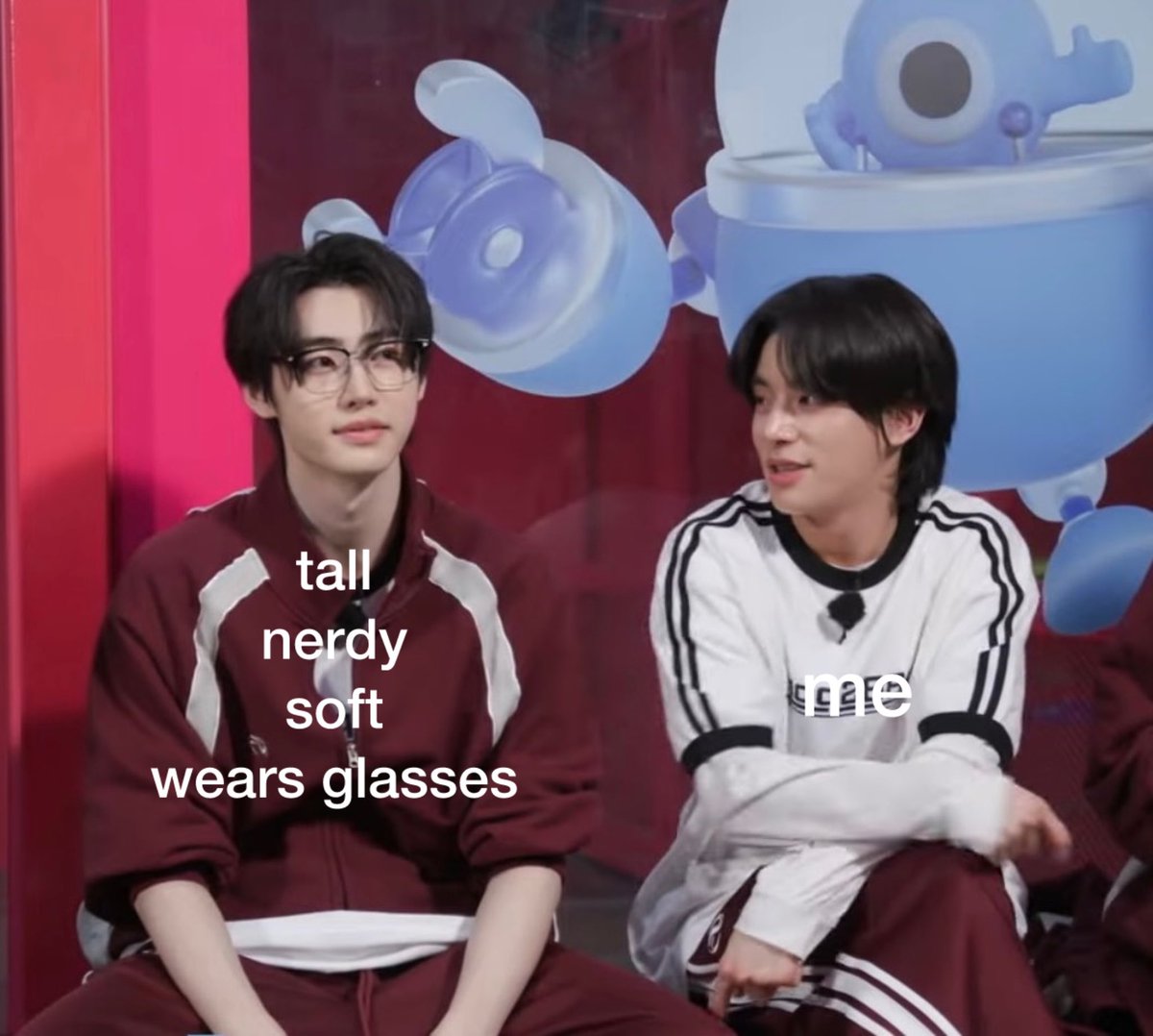 i to the vie‎ /•᷅•᷄\ tweet media