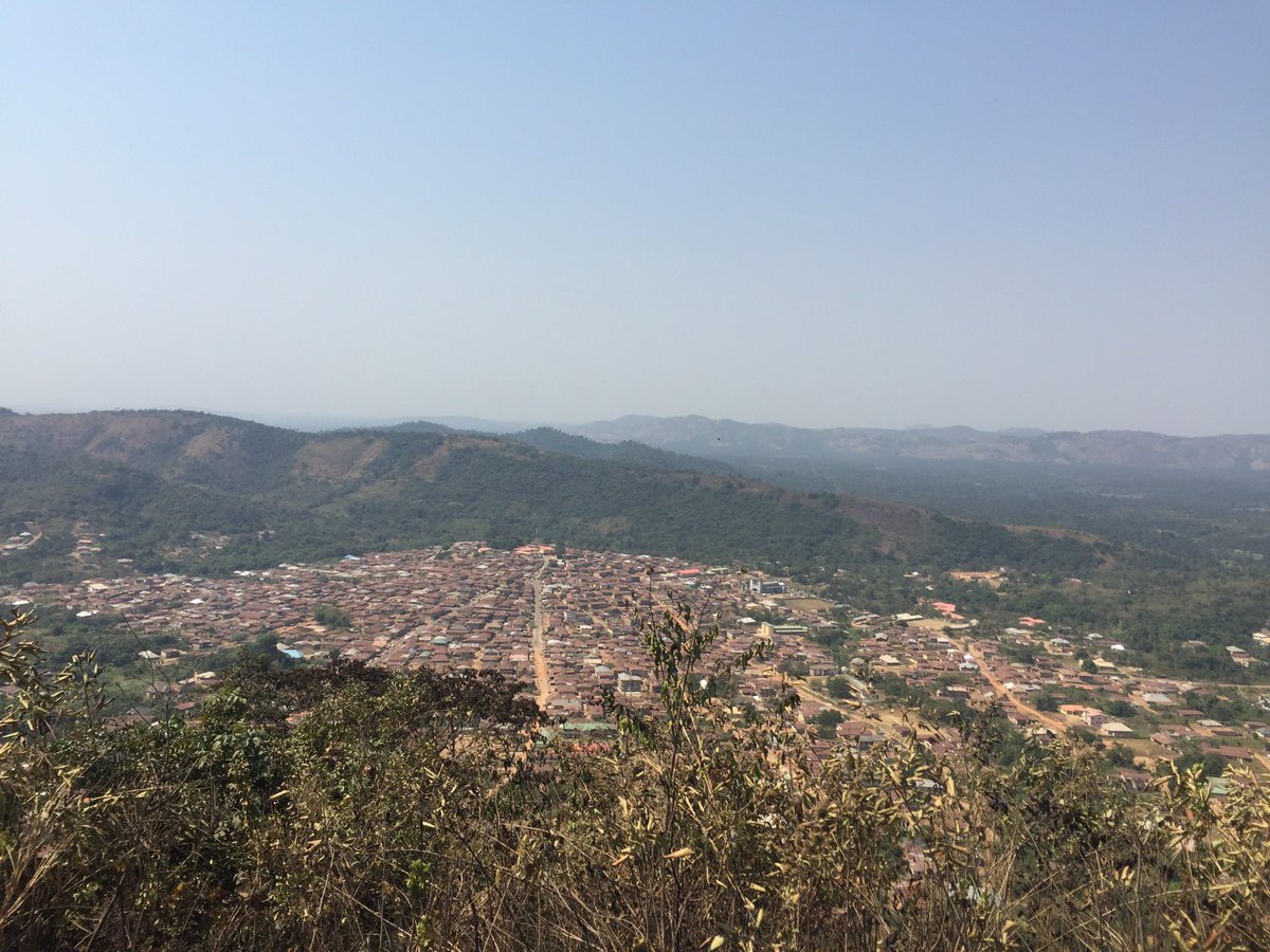 tobiadegun's tweet photo. E káàsán ilé, orúkọ mi ni Oluwatobiloba, a máa ń pe mí ní Obalola láti Okemesi, Ekiti. Ọmọ Òkè gíga tí ń mú afẹ́fẹ́ tútù, ọmọ Fábùnmi tó jà fún òmìnira, ọmọ ìlú tó kún fún ọgbọ́n àti ọ̀yẹ̀. Okemesi, òkè ayọ̀ àti ìfẹ́! #okemesi #ekiti https://t.co/H0Q4t05SME