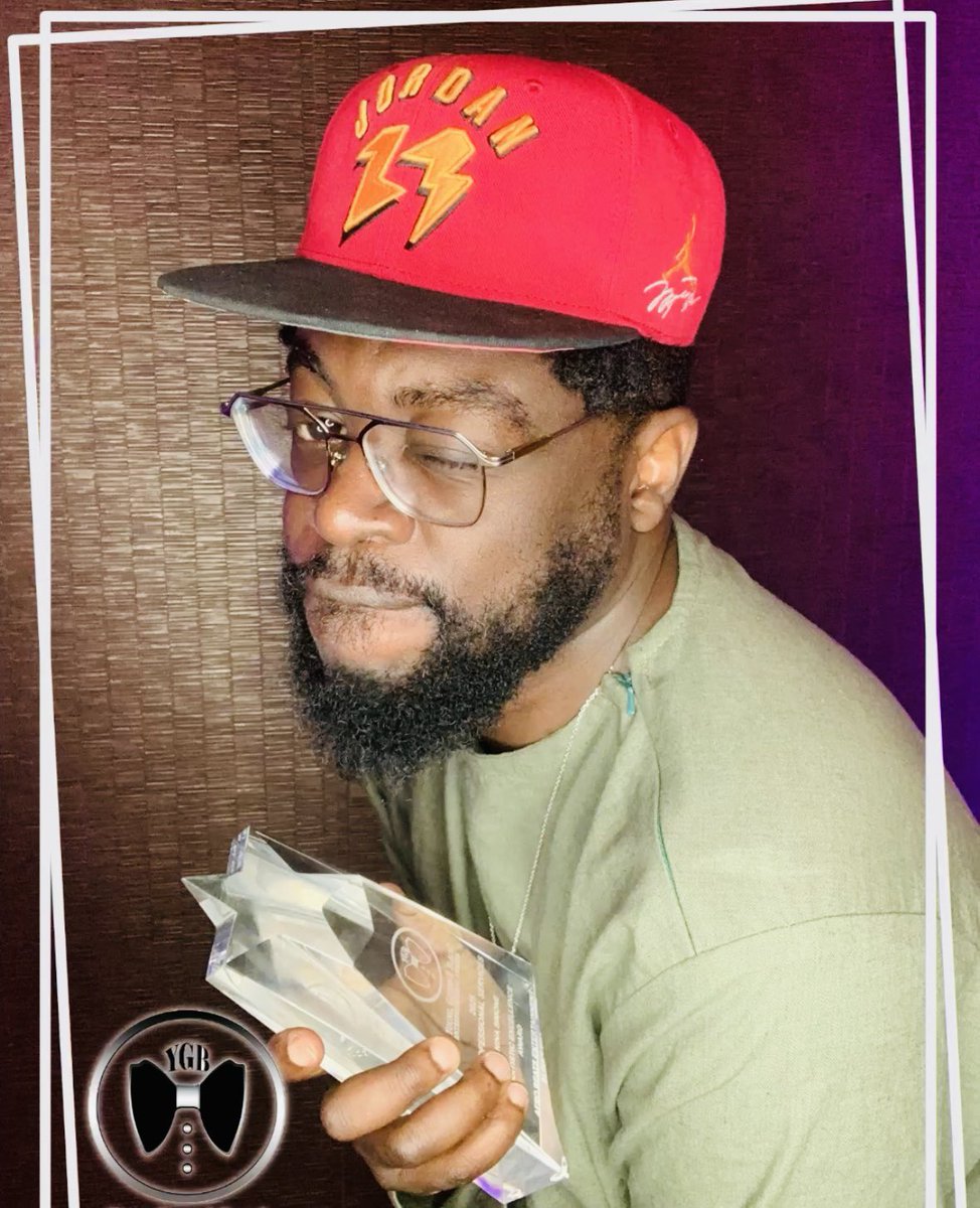 A big honor to be in New York to receive an Artistic Excellence award courtesy of the YGB Entrepreneurial awards yesterday in Queens ⭐️. Then went to a Busta listening party after, crazy.