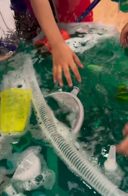 VantageAcademi1's tweet image. Pupils in #EFYS enjoying learning whilst at play in our schools
#eyfs #eyfsfun #eyfsliteracy #eyfsideas #eyfsteacher #primaryschool #primarySTEM #STEM #eyfsclassroom #eyfscontinuousprovision #eyfscommunicationandlanguage