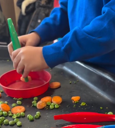 VantageAcademi1's tweet image. Pupils in #EFYS enjoying learning whilst at play in our schools
#eyfs #eyfsfun #eyfsliteracy #eyfsideas #eyfsteacher #primaryschool #primarySTEM #STEM #eyfsclassroom #eyfscontinuousprovision #eyfscommunicationandlanguage