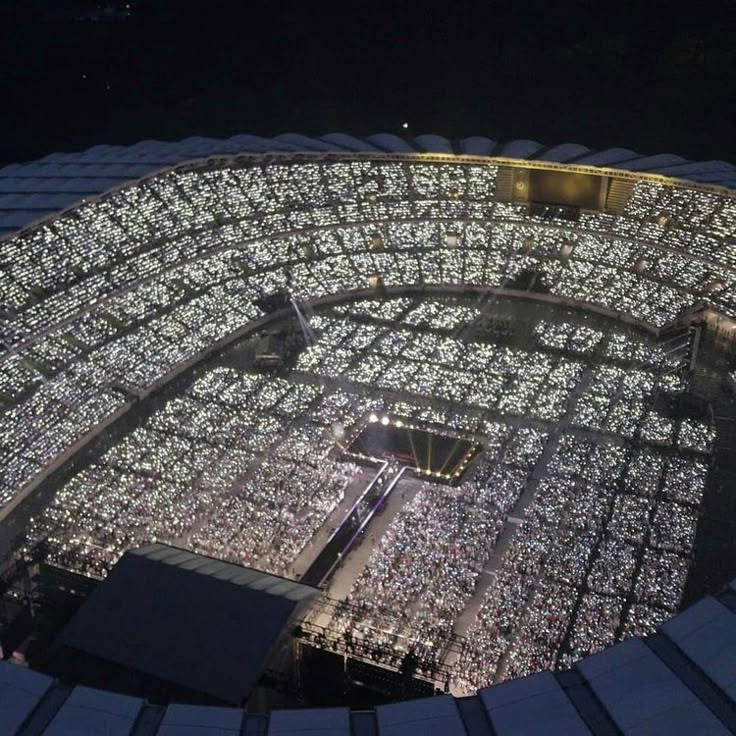 koostwr's tweet photo. BTS remains the fastest kpop act to sell 2 dates in wembley doing so on 90 minutes. 🎊👏 https://t.co/HfZgzi0pQJ