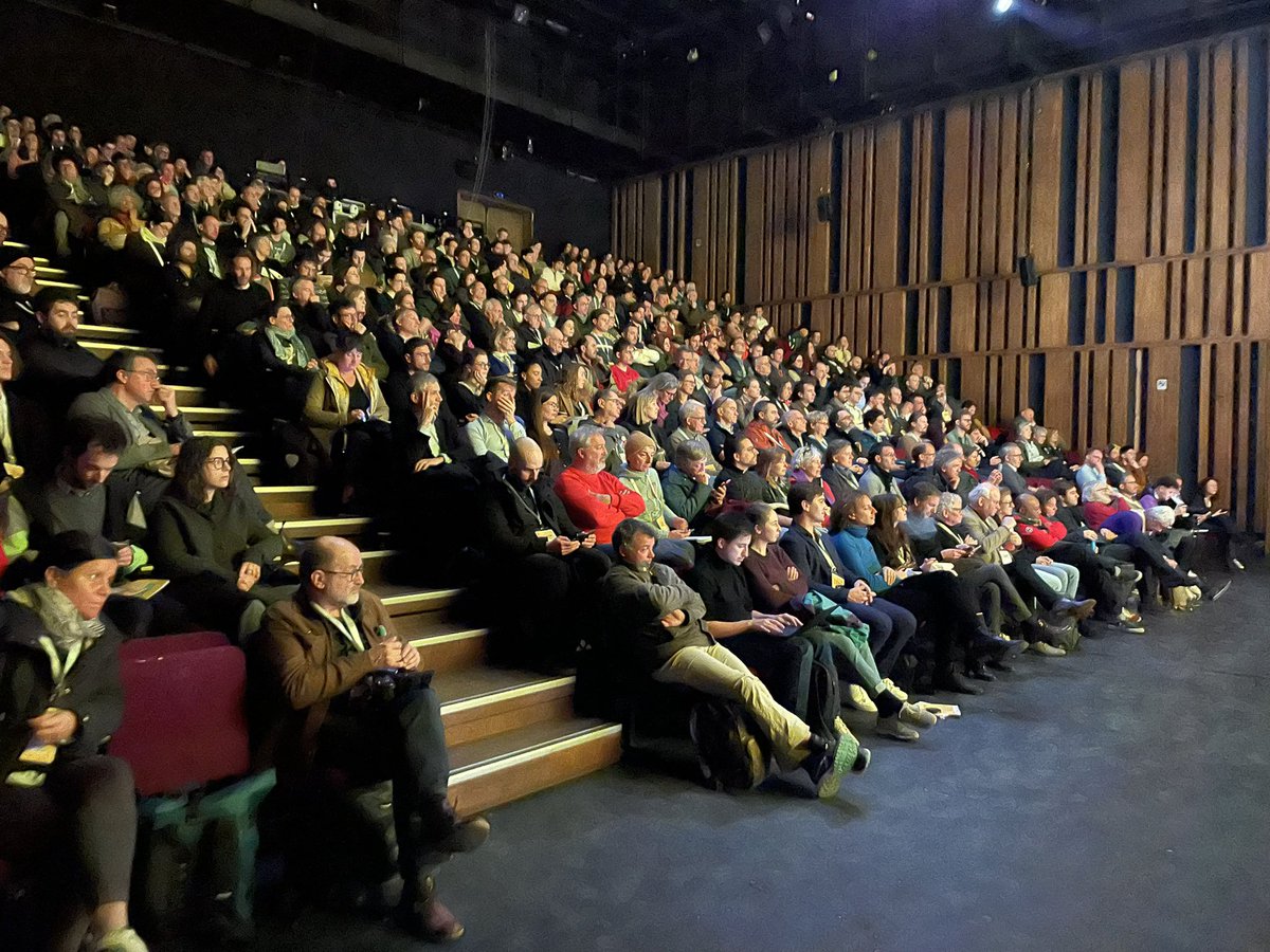 Congrès de la <a href="/FUB_fr/">FUB</a> , c’est parti! Et c’est plein. 
Les organisateurs attendent mille personnes.
À suivre sur l’oiseau bleu