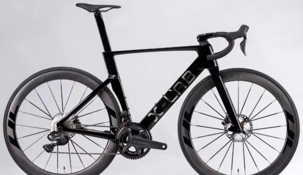 XDSのAD9、英国価格そのままならフレームセットで48万強だからまあ激安