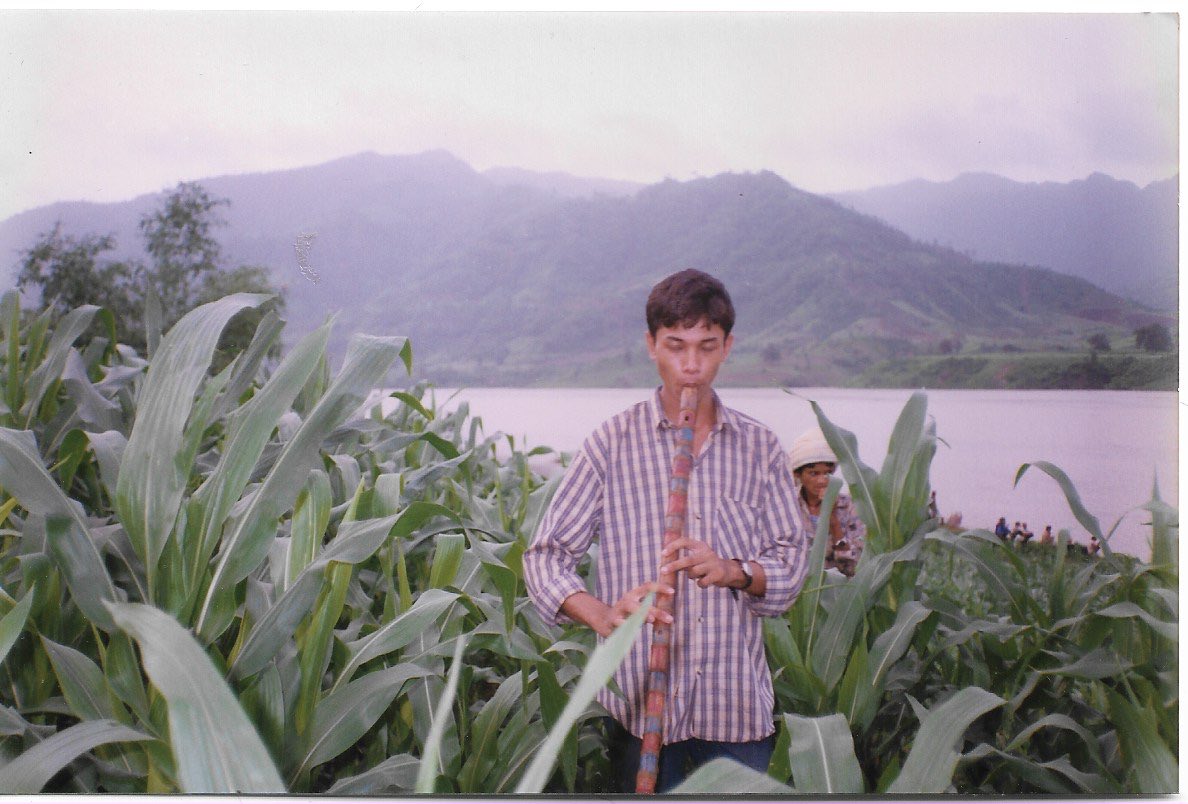 Majuli_Chapori's tweet image. One from the deep past! 😁

The discussion in class today about #dams and the #Narmada struggle brought back nostalgia: Jalsindhi village, #MadhyaPradesh, 1999. #RallyForTheValley. We were younger and dreamers! 
#NBA #MaReva #Rivers