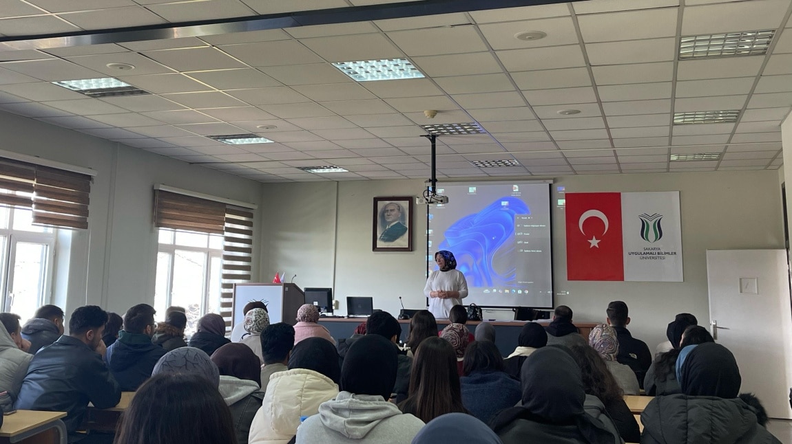 Sakarya Uygulamalı Bilimler Üniversitesi (SUBÜ) Akyazı Kampüsünde Almanca Kursumuz başlamıştır.

akyazihem.meb.k12.tr/icerikler/univ…