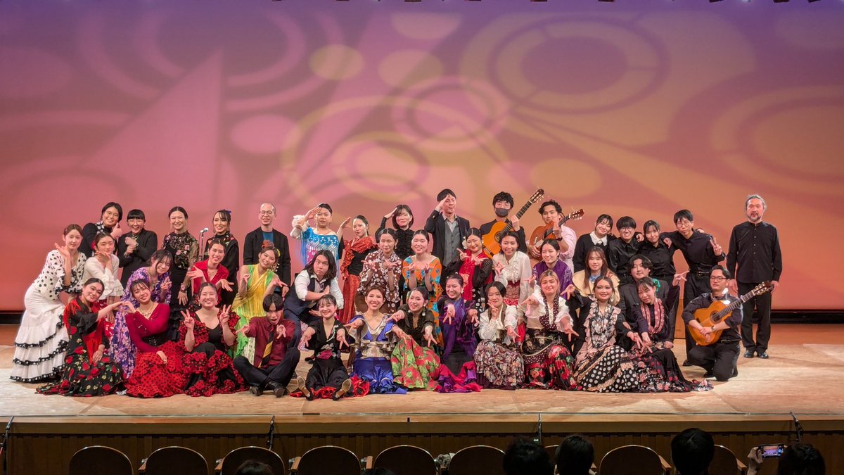 Fregionalista's tweet photo. 2/16に終了いたしました合同ライブの集合写真です
大きな舞台で楽しそうですね
集合写真も見たこと無い映え感です
ありがとうございました
次の合同ライブは7月12日という説がでています https://t.co/54OMIOs2l3