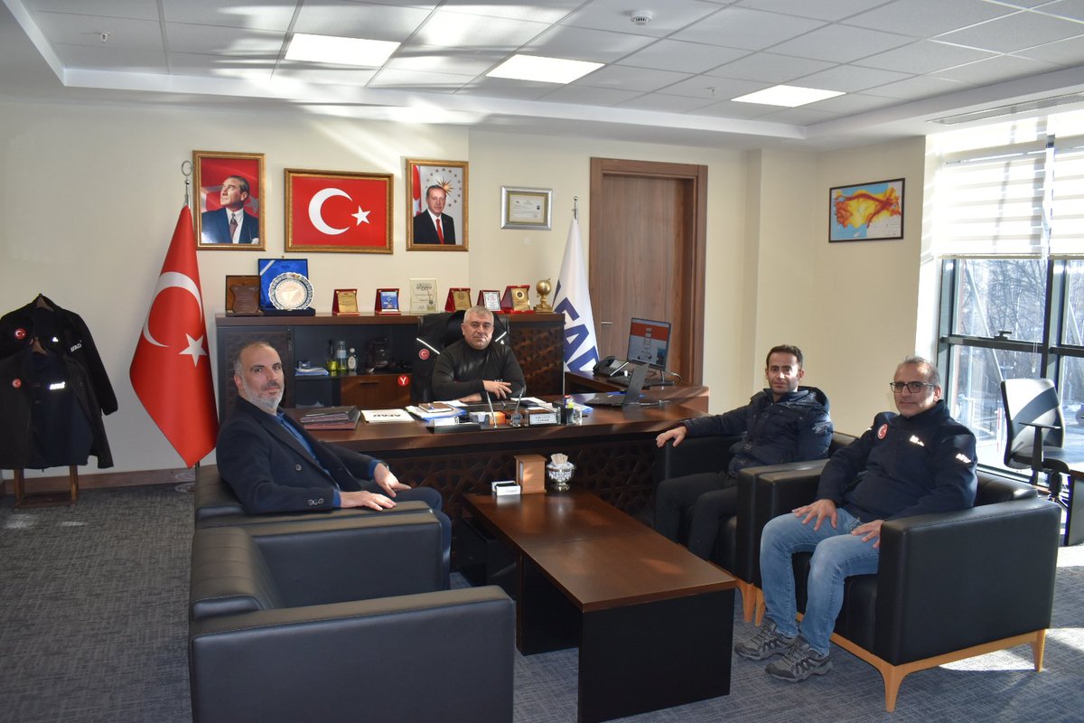 İZ İNSAN DERNEĞİ Başkanı Sayın Ferhat BAYAR ve Başkan Yardımcısı Sayın Alattin BAHŞİ, AFAD İl Müdürlüğümüzü ziyaret etmişlerdir.Nazik  ziyaretleri için kendilerine teşekkür ederiz.
@afadbaskanlik 
<a href="/bingolvaliligi/">T.C. Bingöl Valiliği</a> 
<a href="/Atillauzunn16/">Atilla UZUN</a>