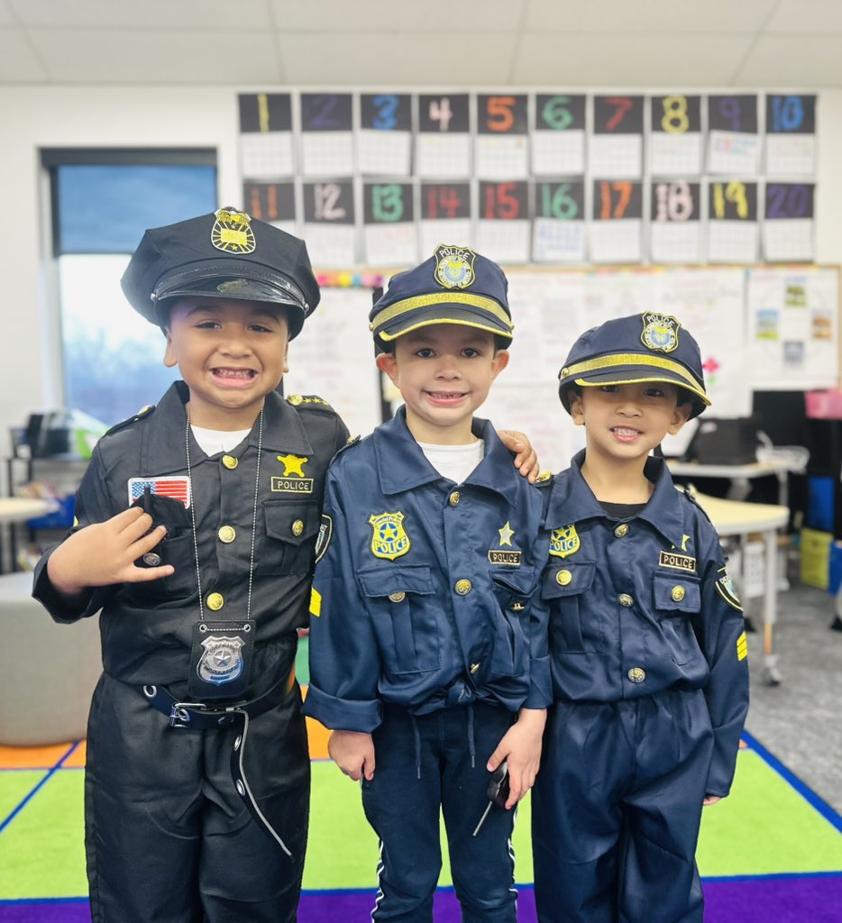 K4 is feeling pretty safe this morning!
👮‍♂️🚔 #WilsonWay #CTE #STEAMNight