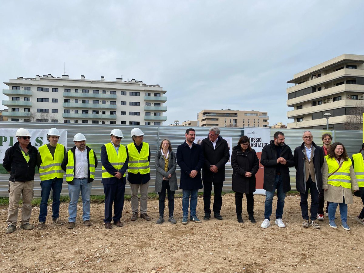 📍 1a pedra 50 habitatges protegits de lloguer assequible a #Girona

La secretària d’Habitatge, Lídia Guillén, destaca que “és un exemple de col·laboració público-privada per ampliar el parc d'habitatge de lloguer”

🤝 <a href="/Girona_Cat/">Ajuntament de Girona</a>, Visoren i l'Agència de l’Habitatge de Catalunya